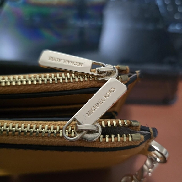 Michael Kors Jet Set Travel Wristlet - Picture 5 of 7